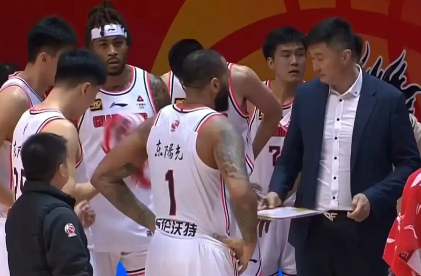 关于关键对决：上港与广州富力争夺胜利的信息