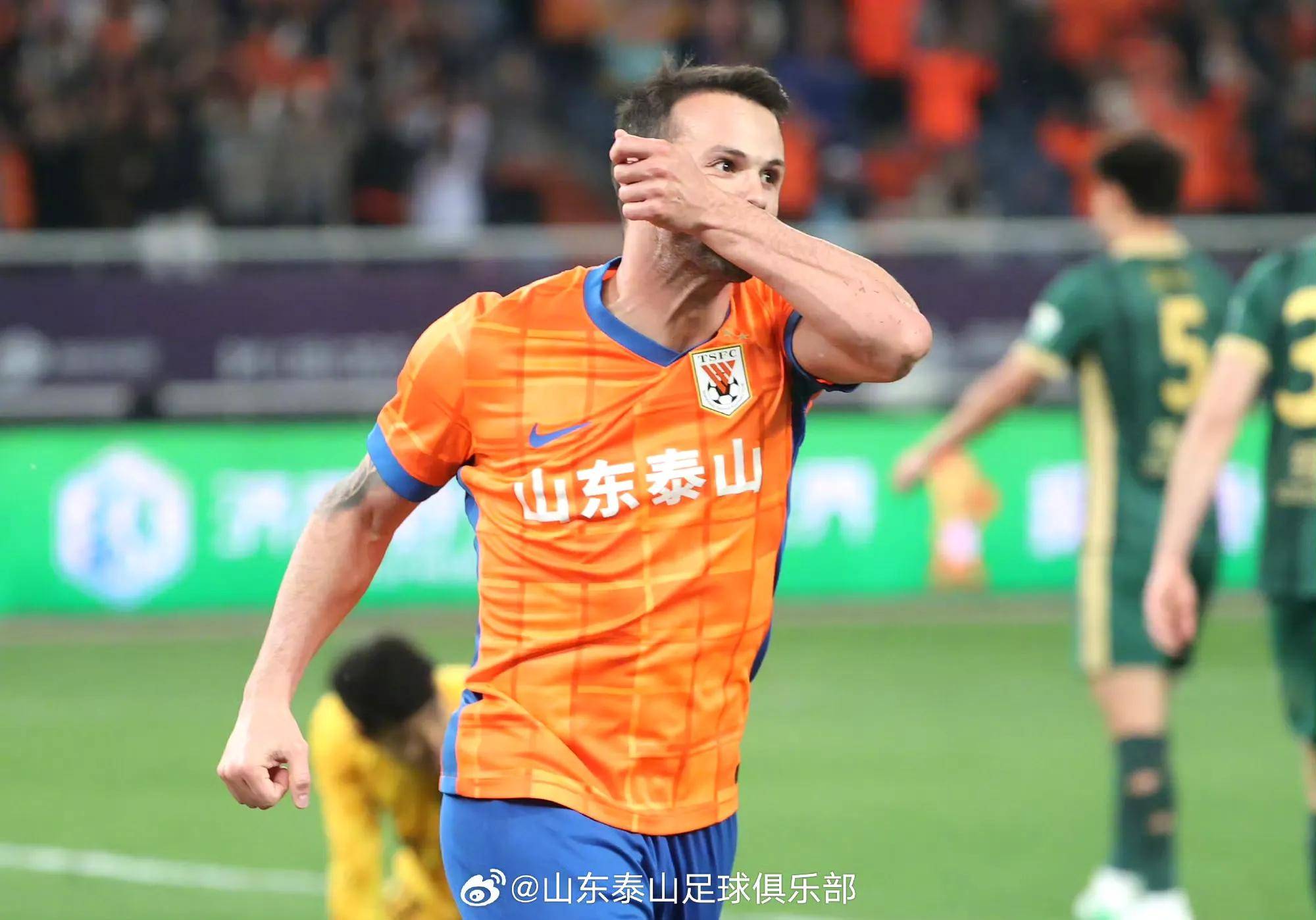 中国足球联赛备战备战练兵，球队士气高昂的简单介绍