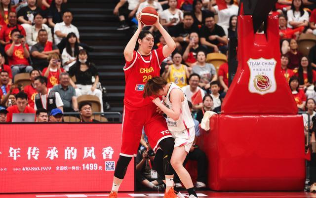 亚洲球队在全球篮球大赛中再次击败强敌